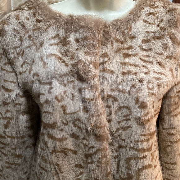 Olive does Olive rabbit fur jacket 🧥 L will fit S & M - Picture 2 of 16